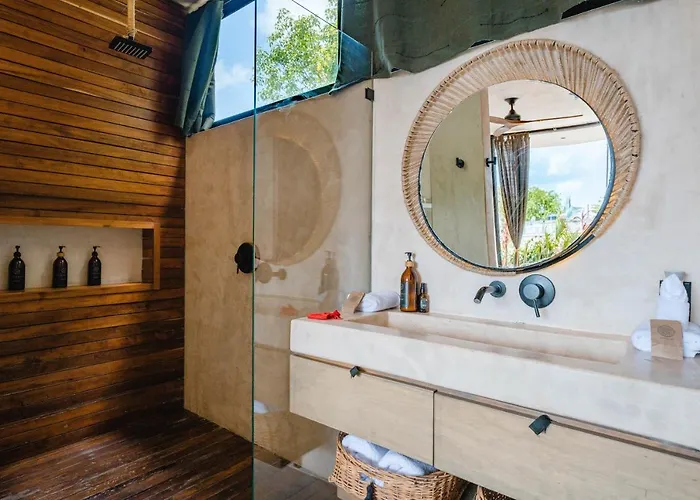 Hotel Esmeralda Boutique & Residences 4*
